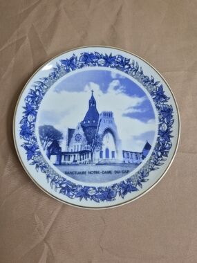 Vintage Sanctuaire Notre-Dame-du-Cap Souvenir Plate Gold Trim Blue White